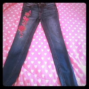 Jeans with flower accent